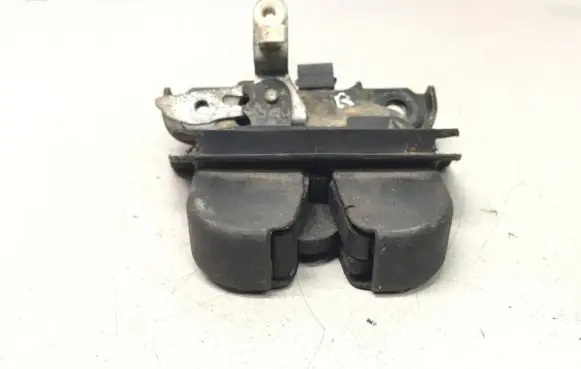 Audi A6 S6 C5 4B Tailgate/trunk/boot lock/catch/latch