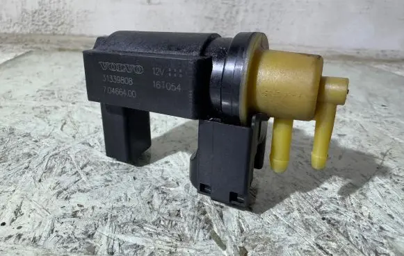 Volvo V40 Turbo solenoid valve 31339808 16T054