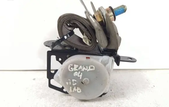 Mitsubishi Grandis Middle seatbelt (rear) AB052