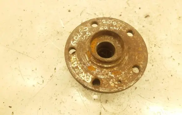 Volkswagen Golf V Front wheel hub