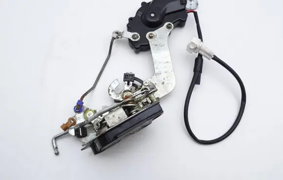 Suzuki Baleno EG Rear door lock 