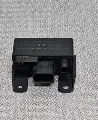 Mercedes-Benz C W203 Glow plug pre-heat relay 0255452832