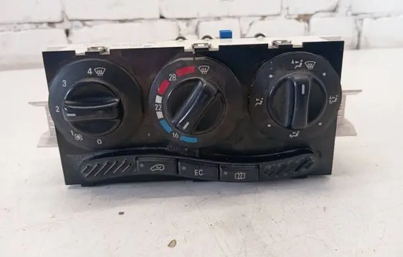 Mercedes-Benz A W168 Climate control unit 1688300485 Q143000