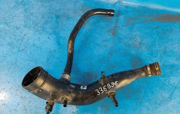Ford Expedition Air intake hose/pipe JL3Z9C623A