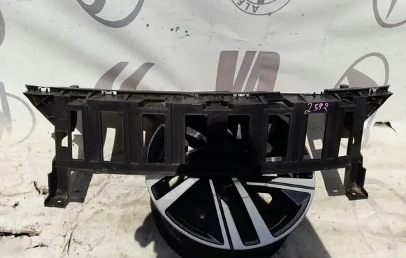 Peugeot 5008 Front bumper support beam 9814278877