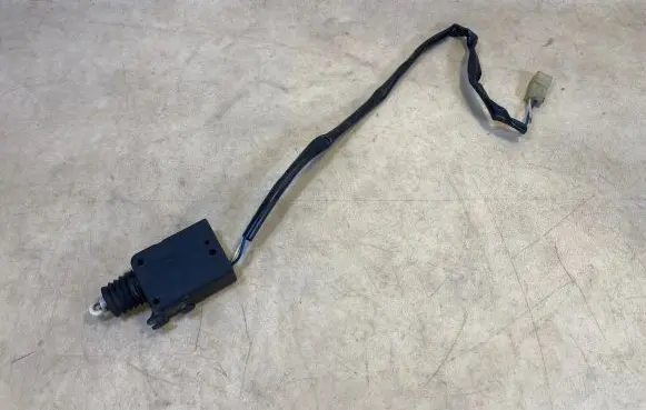 Mercedes-Benz G W461 W463 1st Gen Front door lock motor A0048202542