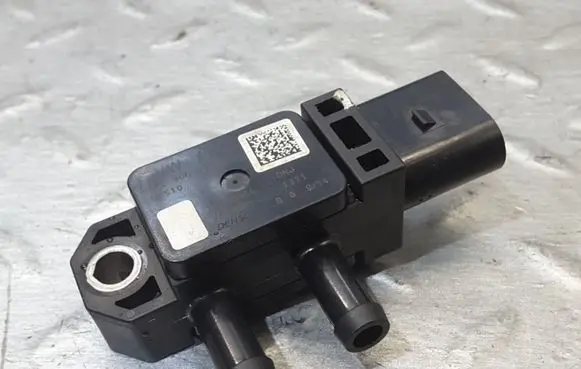 Seat Leon (5F) Exhaust gas pressure sensor 04L906051