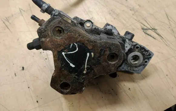 Mercedes-Benz E W211 Fuel injection high pressure pump A6480700001 0445010078
