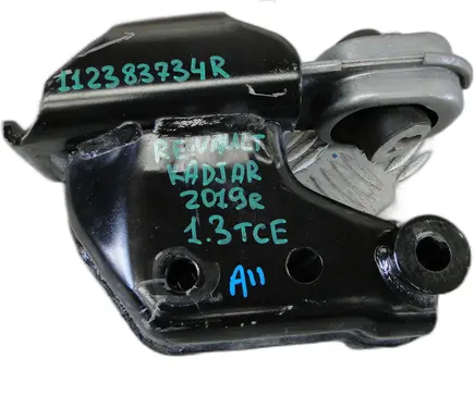 Engine mount vacuum valve
