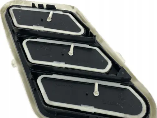 Quarter panel pressure vent