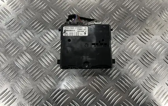 Nissan Qashqai J12 Air conditioner control unit module 277606UM1E