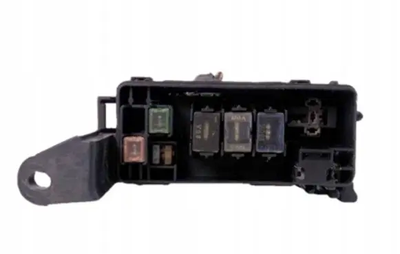 Toyota Previa (XR30, XR40) II Relay mounting block 