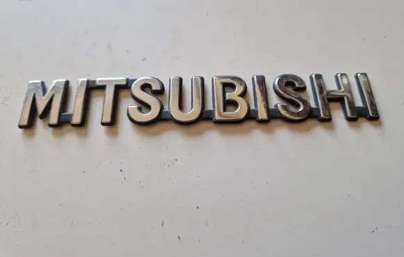 Mitsubishi L200 Manufacturers badge/model letters 