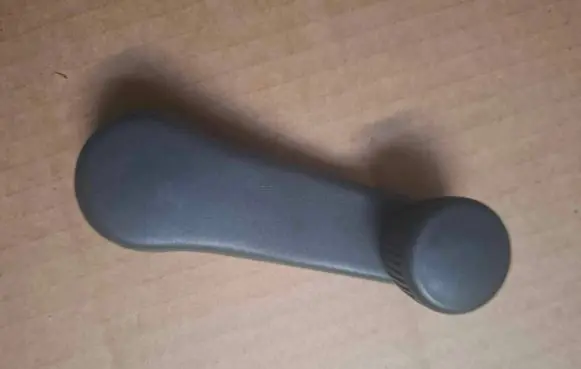 Volkswagen Touran I Rear door window winding handle 1TO839581