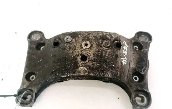 Audi A8 S8 D3 4E Engine mounting bracket 4E0399231N