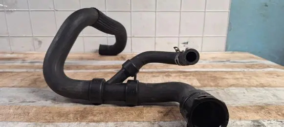 Volvo S80 Engine coolant pipe/hose S4000250