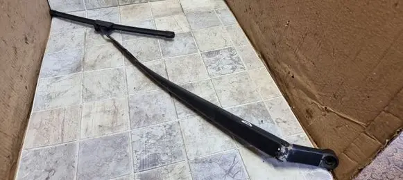 Toyota Auris 150 Front wiper blade arm 3151820