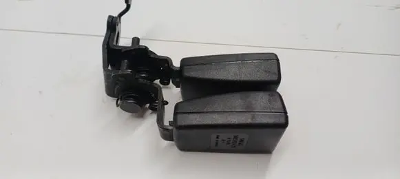 Volkswagen Golf VII Rear seatbelt buckle 8V0857739