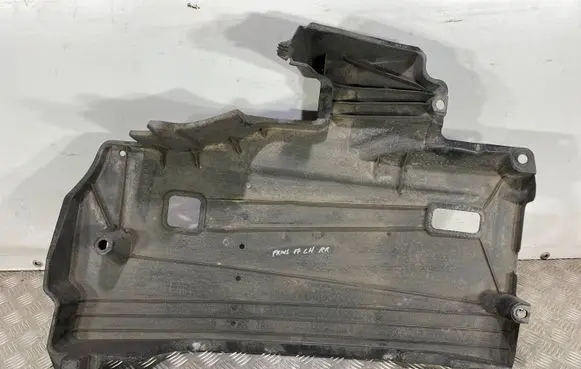 Toyota Prius (XW50) Center/middle under tray cover 5762847020