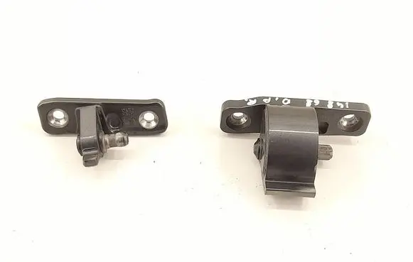 Mercedes-Benz C W205 Front door lower hinge 2057200437 2057204611