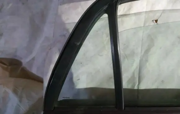 Toyota Corolla E120 E130 Rear vent window glass 