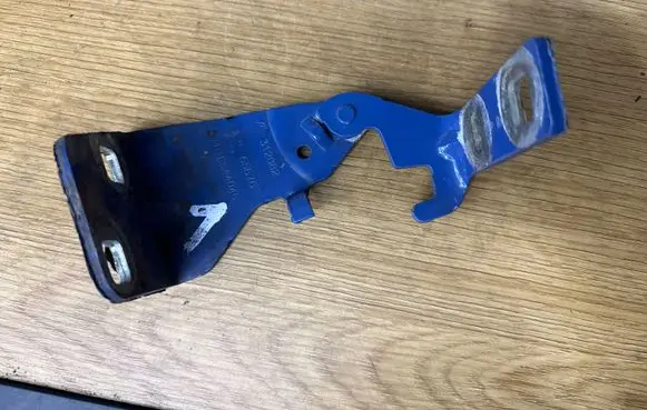 Opel Vivaro Engine bonnet/hood hinges 312082