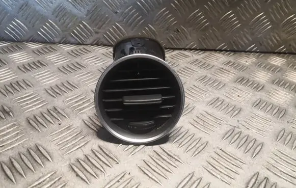 Mercedes-Benz C W204 Dashboard air vent grill cover trim 2048306754 A2048306754