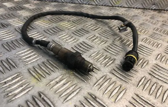 Mercedes-Benz C W203 Lambda probe sensor 0025400617
