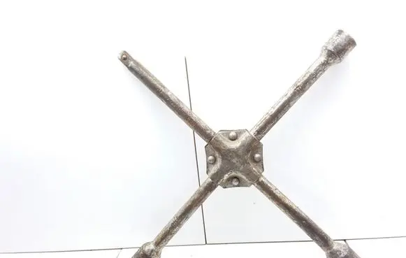 Opel Vectra C Wheel nut wrench 