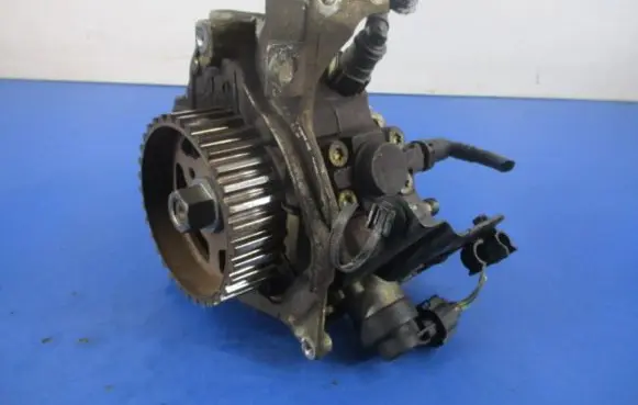 Citroen Xsara Picasso Fuel injection high pressure pump 9683703780A