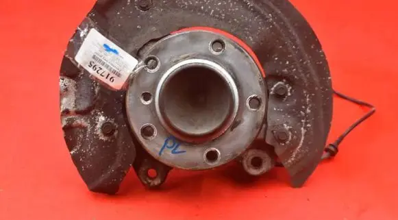 BMW 1 E81 E87 Front wheel hub spindle knuckle 67644443