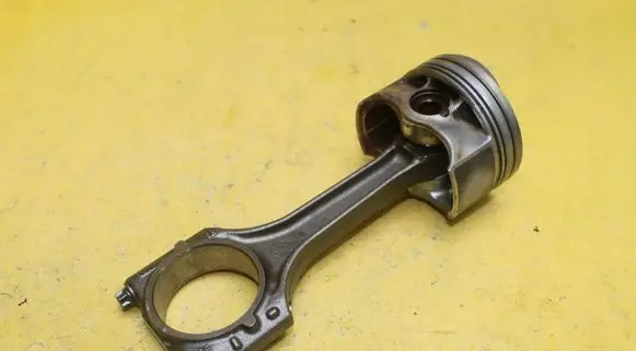 Skoda Octavia Mk2 (1Z) Piston with connecting rod