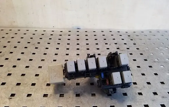 Subaru Forester SH Relay mounting block 