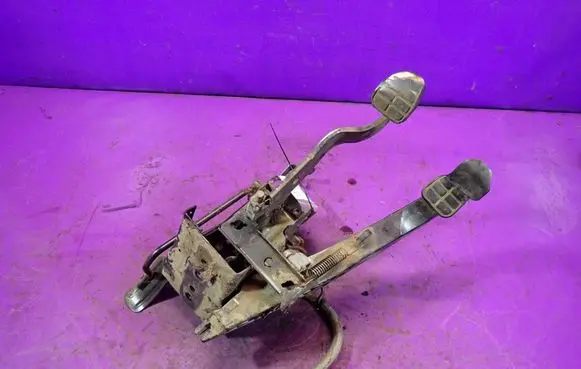 Volkswagen Transporter - Caravelle T4 Pedal assembly 