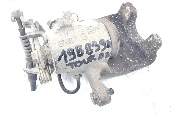 Volkswagen Cross Touran I Rear brake caliper