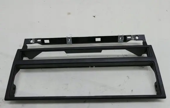 BMW 5 E39 Radio/GPS head unit trim 8247302