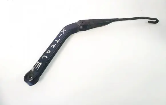 Rear wiper blade arm