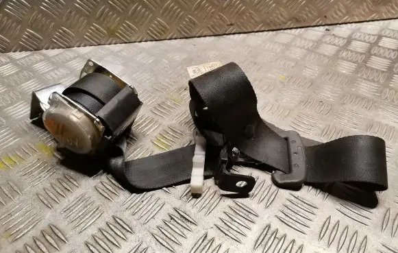 Nissan NP300 Middle seatbelt (rear) 7G5120