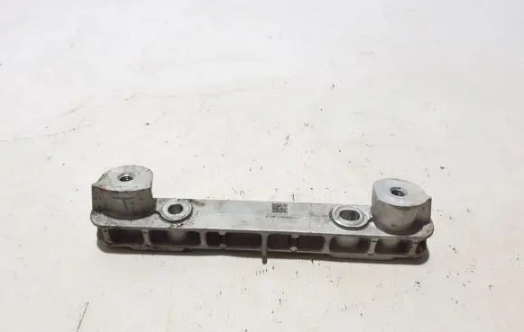 Volvo XC40 Engine mounting bracket 32137504