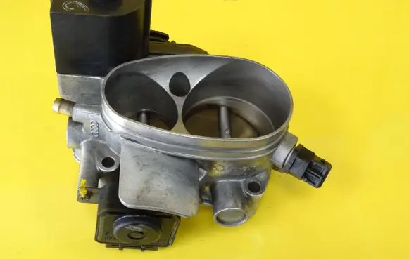 Audi A8 S8 D2 4D Throttle body valve 077133063AP