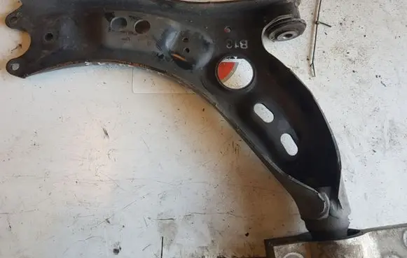 Skoda Octavia Mk2 (1Z) Front lower control arm/wishbone