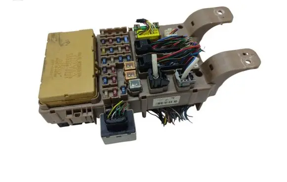 Toyota Corolla Verso E121 Fuse module 8264113040 2323000231