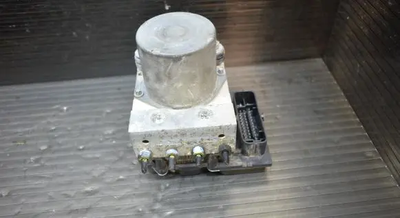 Audi A4 S4 B7 8E 8H ABS Pump 8E0910517H
