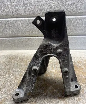 Audi A6 S6 C5 4B Engine mounting bracket 4F0199308P
