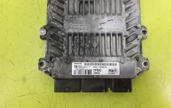 Ford Focus Engine control unit/module 8M5112A650CC