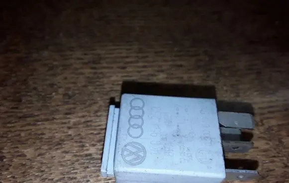 Volkswagen PASSAT B6 Other relay 1K0951253