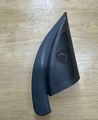 Front door high frequency speaker
