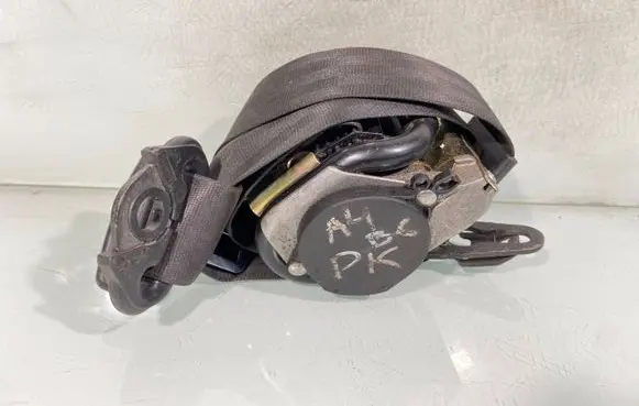 Audi A4 S4 B6 8E 8H Front seatbelt 560788701