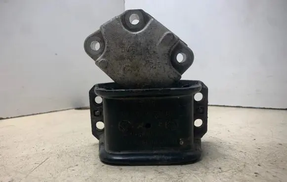 Peugeot 307 Engine mount bracket 9636845880 9636270080 9636583980