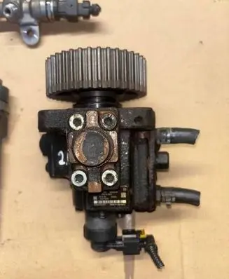 Opel Insignia A Fuel injection high pressure pump 0445010193